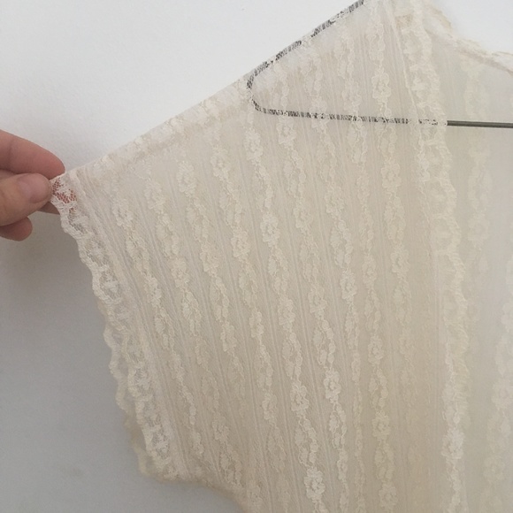 Vintage Cropped Lace Vest - Picture 3 of 4